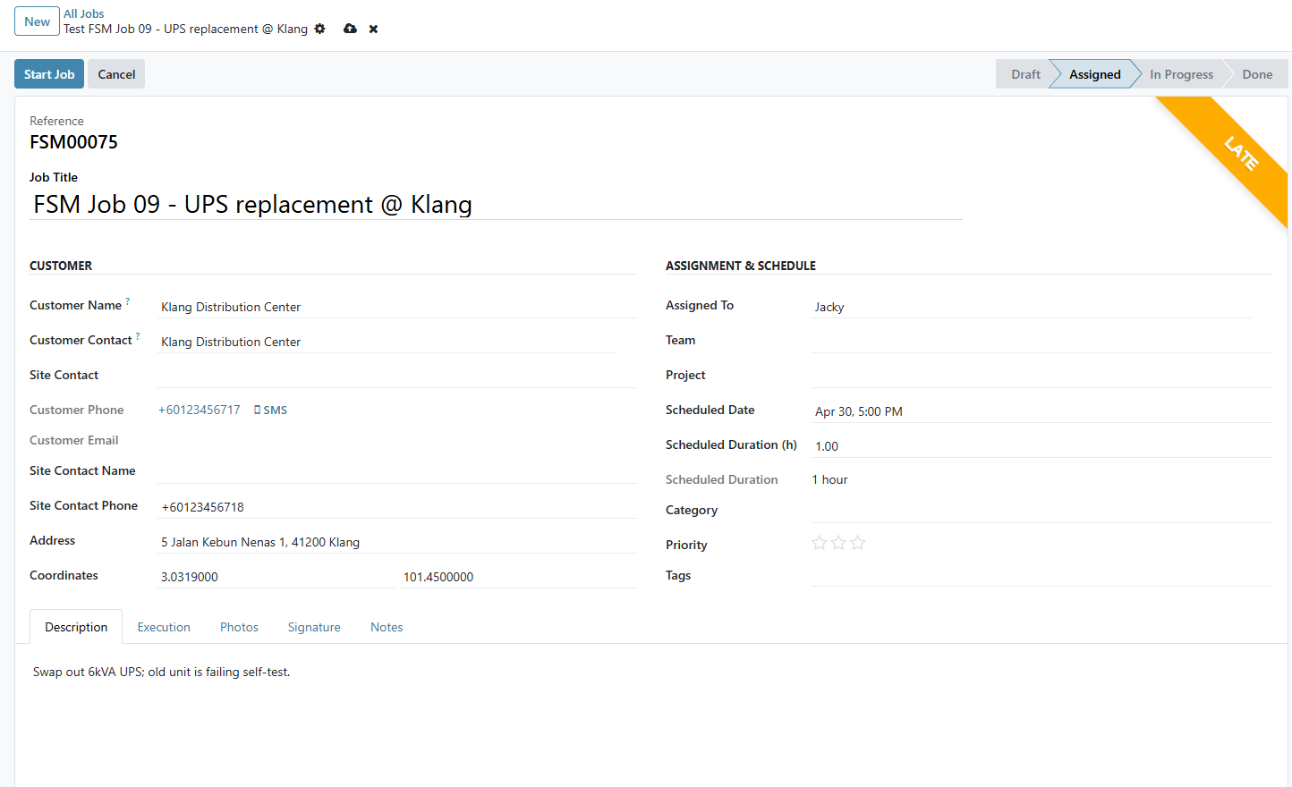 FaiServe manager view — job detail with customer, schedule, GPS location, photos and signature